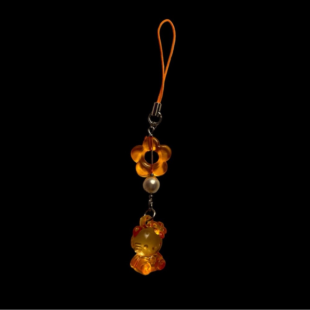 ☆Hello Kitty Charm☆ - Picture 2 of 4